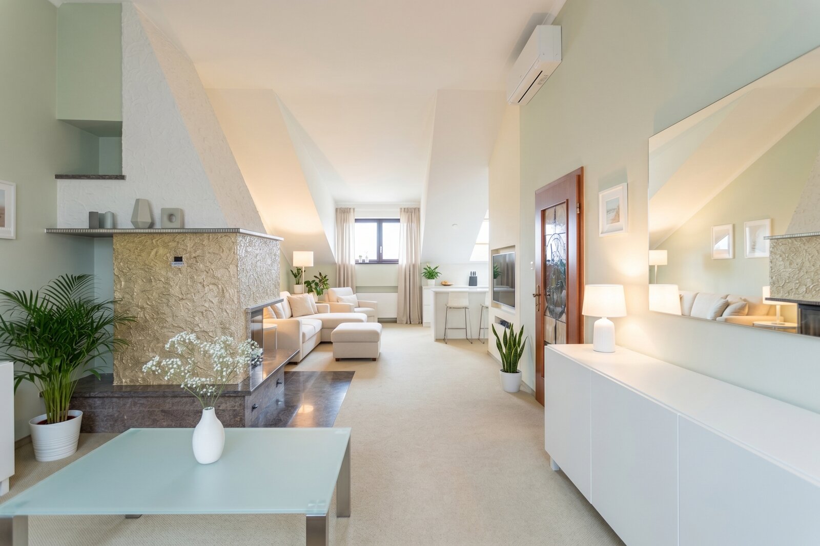 Wohnzimmer DG Bild 2 KI optimiert Wohnzimmer DG Bild 2 KI optimiert